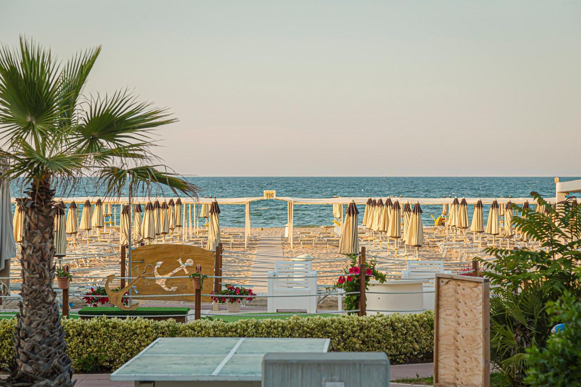 Hotel Avana Fronte Mare Riccione Exteriér fotografie
